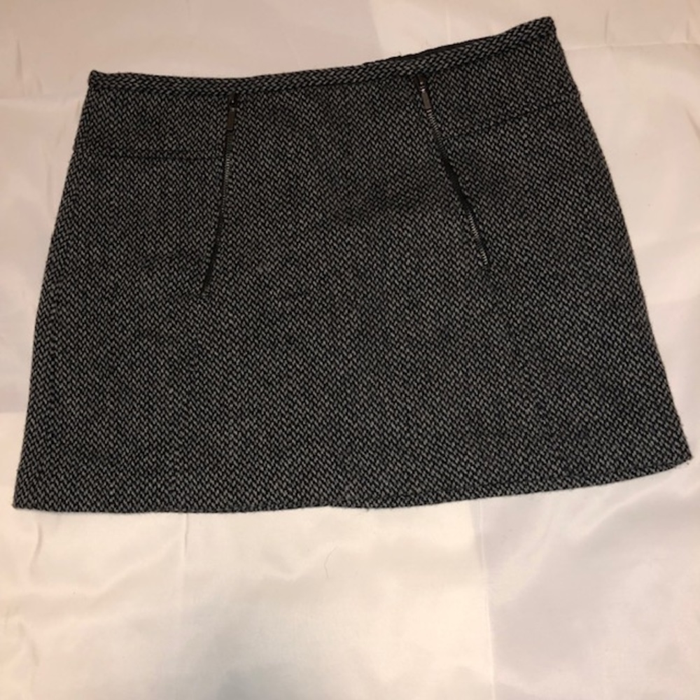 Stunning Ladies Wool Skirt Willi Smith